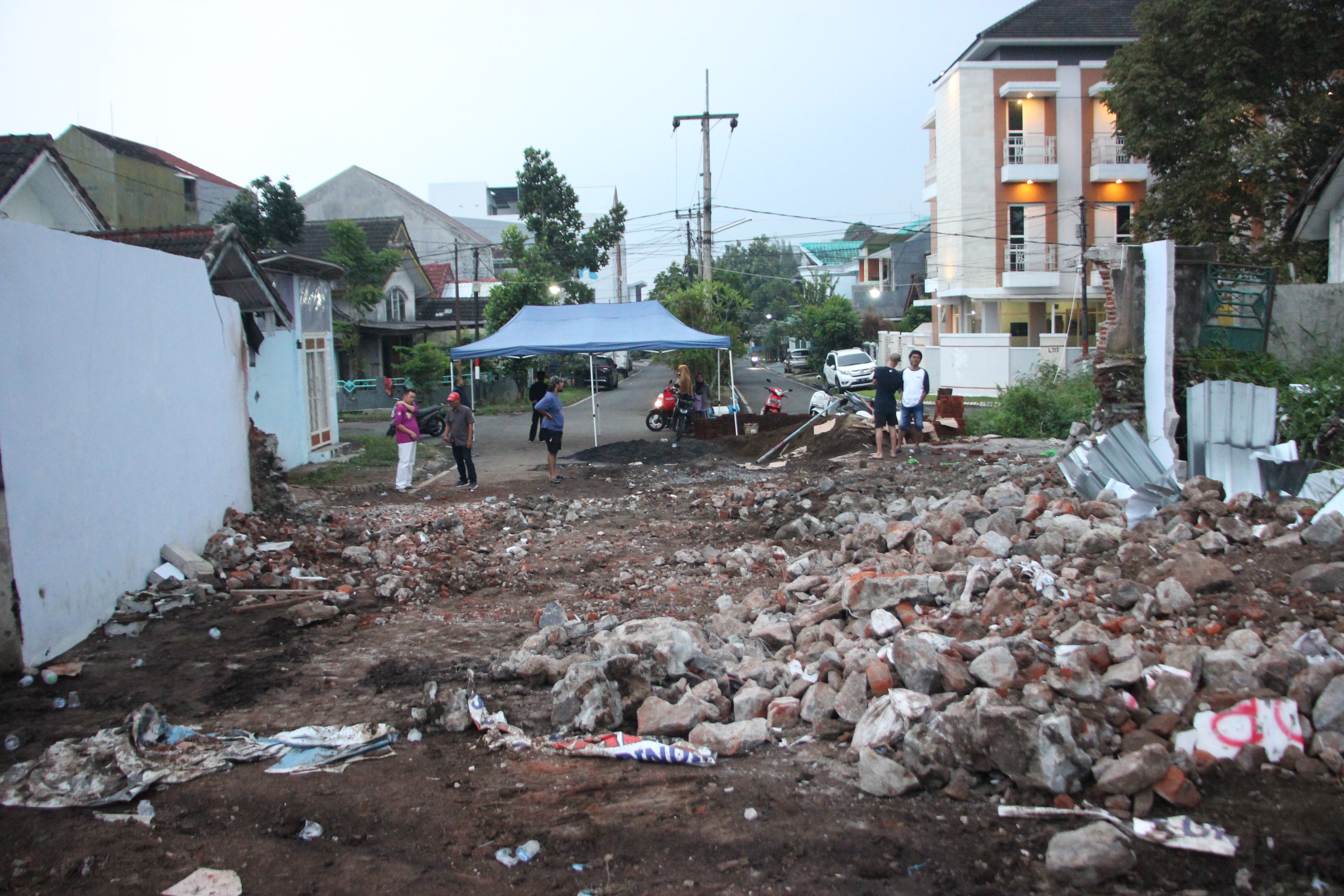 Tembok Griya Shanta Dirusak Saat Proses Hukum Berjalan, Warga Sebut Ada Massa Suruhan