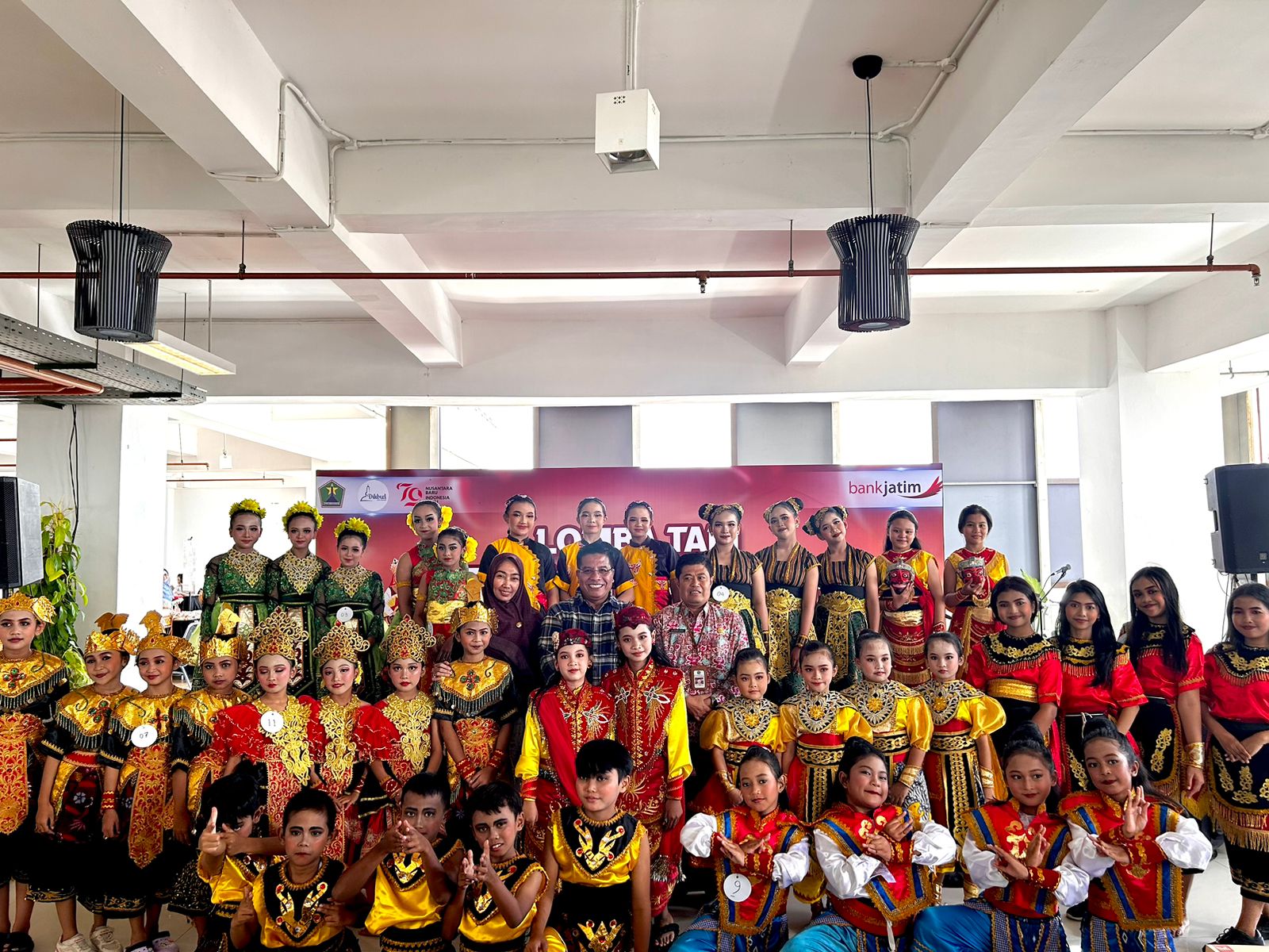 SDN Tunjungsekar 1, Malang Borong Gelar Juara Lomba Tari Tradisi Nusantara