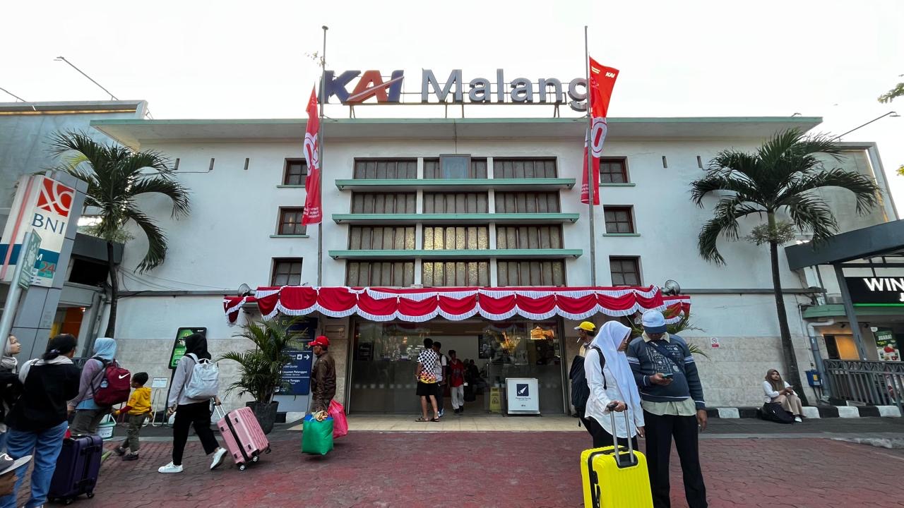 KAI Daop 8 Rayakan HUT ke-80 RI dengan Putar Lagu Kebangsaan dan Adakan Lomba Selama Perjalanan Kereta