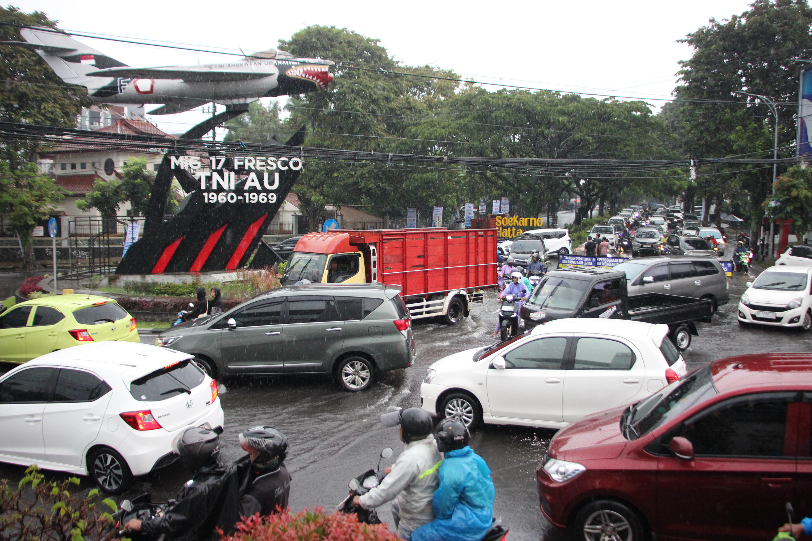 Jalan Sudimoro, Langganan Banjir di Kota Malang saat Hujan Deras, Air Capai 1 Meter Lebih