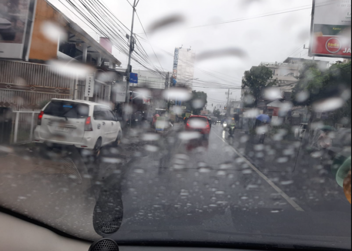 Cuaca Malang Raya 28 April: 33 Kecamatan Hujan Ringan, 8 Berawan, Perairan Malang Selatan Petir 