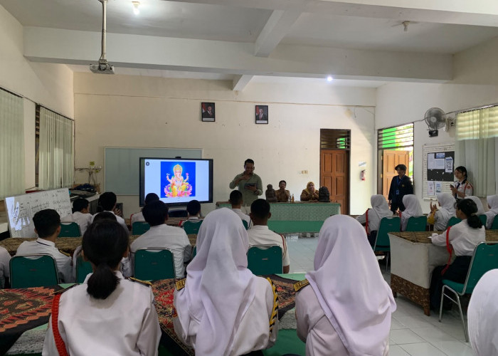 Edukasi Sejarah Keris dan Cagar Budaya, Disdikbud Kota Malang Boyong Museum Keliling ke SMPN 23