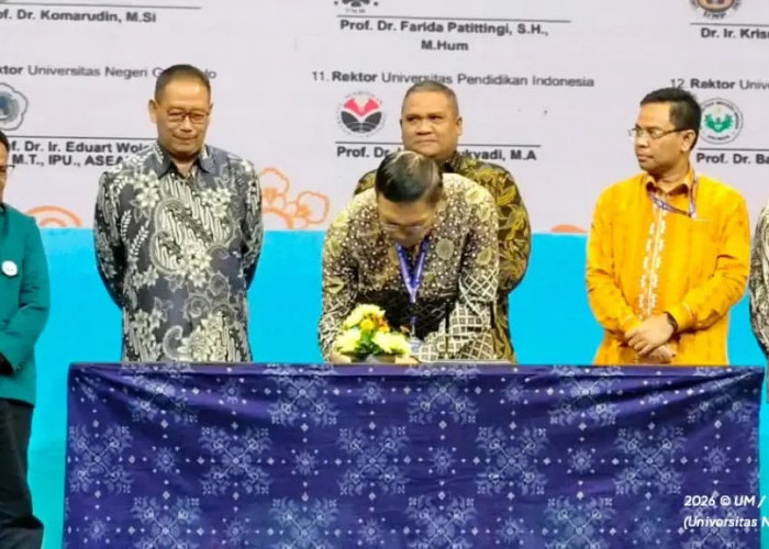 UM Pamerkan Happiness Index Detector di KONASPI XII, Menteri Brian Yuliarto Ikut Mencoba