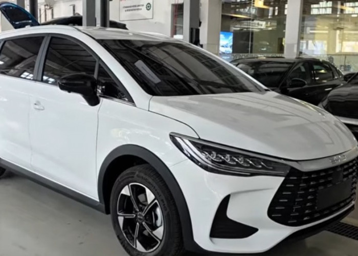 Simulasi BYD M6 DM vs Veloz dan Zenix Hybrid, Biaya Energinya Cuma Rp266 Ribu?