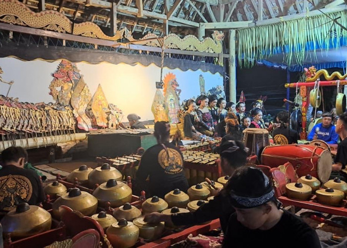 Kembul Topeng #3 Tidak Saja Diramaikan Ratusan Seniman, Juga Dihadiri Puluhan Akademisi Seni