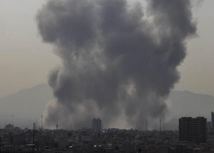 Israel Bersama AS Serang Besar-besaran Iran, Trump: Akan Kami Hancurkan Produksi Rudal Mereka