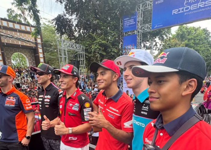 Rider Parade MotoGP Mandalika 2026 Bikin Mataram Bergemuruh, Veda Ega Pratama Ikut Disambut