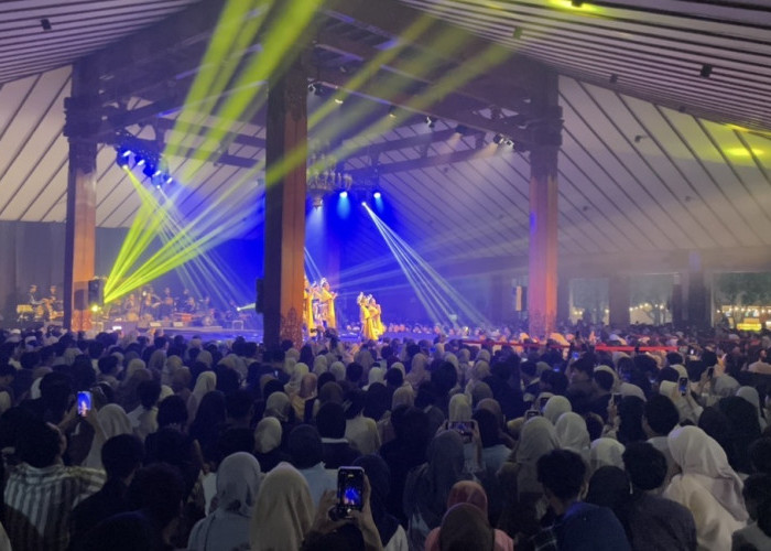 Ribuan Warga Serbu Chandrasmara, Pertunjukan Budaya Ini Jadi Magnet Malam Minggu di Malang