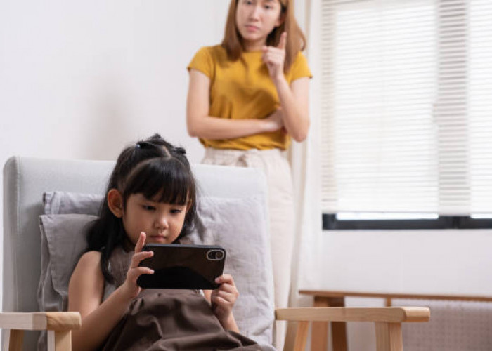 Kecemasan Orang Tua atas Paparan Medsos terhadap Anak Meningkat, Hoaks dan Penipuan Daring Paling Ditakuti