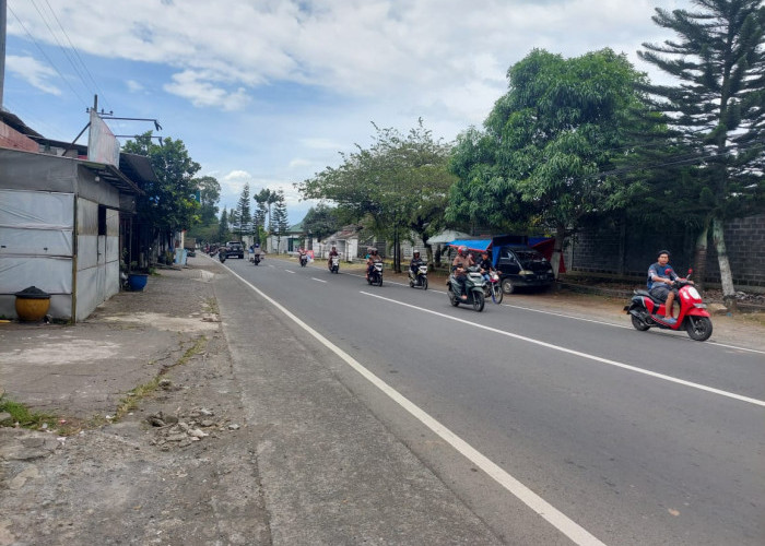Didominasi Kendaraan Roda Dua, Lalu Lintas Jalan Raya Sumber Pasir Lancar