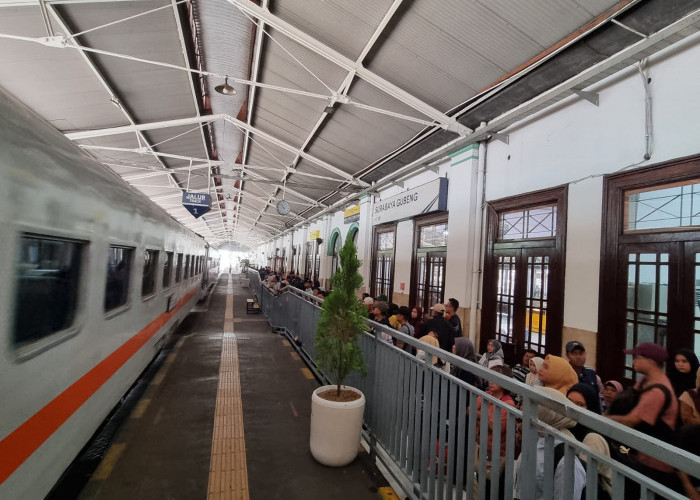Jalur Pekalongan Tergenang Air, Sejumlah KA Tujuan Surabaya–Malang Terlambat hingga 5 Jam 