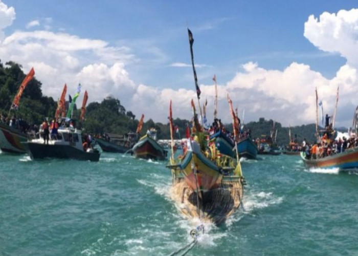 Mengunjungi Pantai Sendang Biru: Surga Bahari Malang Selatan, Berburu Ikan Segar Langsung dari Nelayan