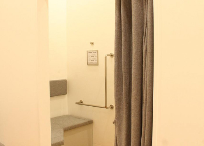 UNIQLO MOG Malang Punya Ruang Ganti Disabilitas, Interiornya dari Daur Ulang