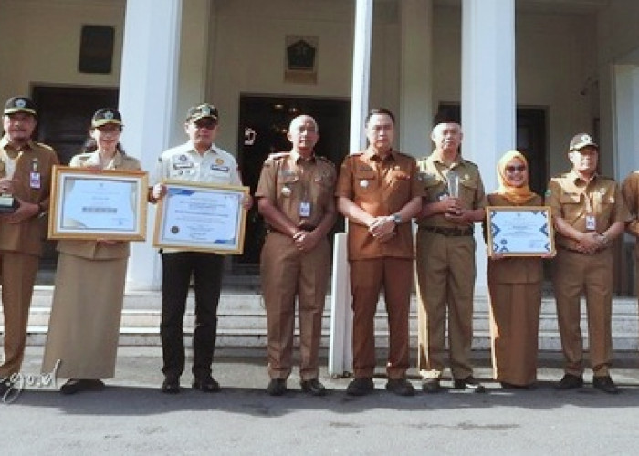  Motivasi ASN, Pj Wali Kota Malang Unjuk Lima Penghargaan saat Apel di Balai Kota