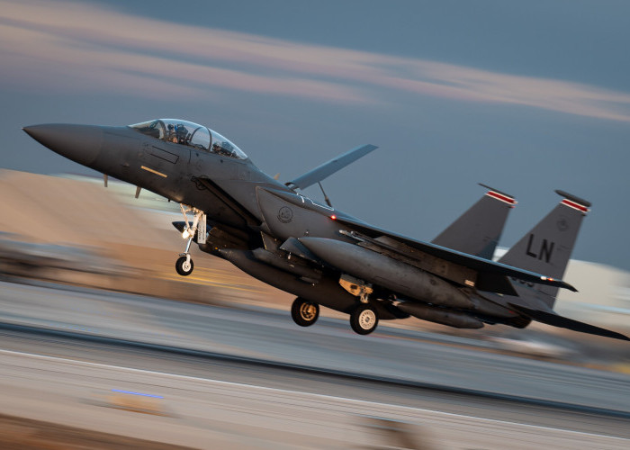 Donald Trump Klaim Berhasil Selamatkan Pilot Kedua F-15E yang Ditembak Jatuh Iran