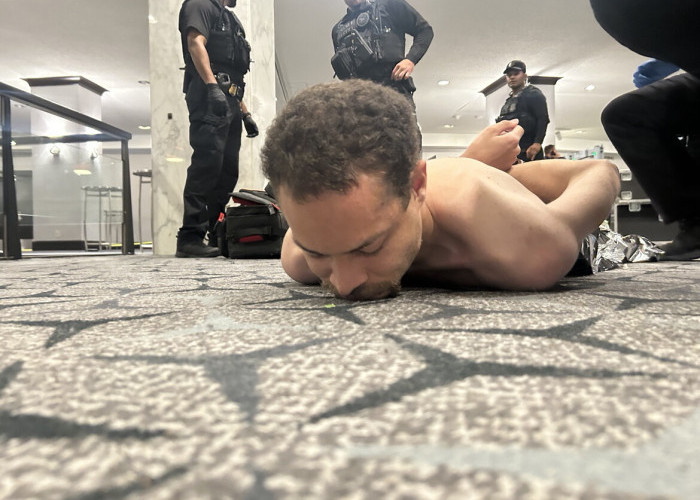 Pria Bersenjata yang 'Menyerang' Acara Makan Malam Trump Ditangkap, Beraksi Sendirian