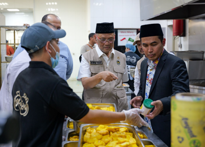Menhaj  Tinjau Kesiapan Dapur di Madinah, Pastikan Cita Rasa Nusantara dan Standar Higienitas Konsumsi Jemaah