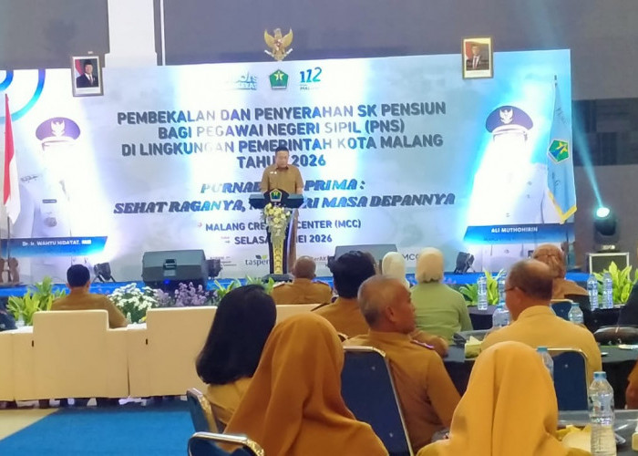 Pemkot Malang Serahkan SK Pensiun Lebih Awal, 355 ASN dan 38 PPPK Masuki Masa Purna Tugas