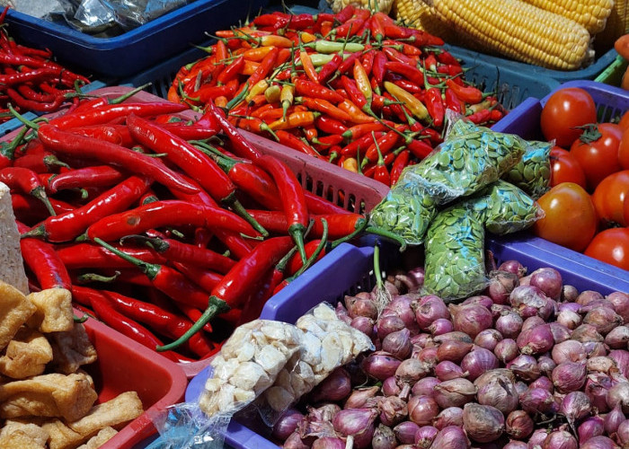 Jelang Nataru, Harga Cabai dan Bawang Merah di Pasar Tumpang Naik Tajam 