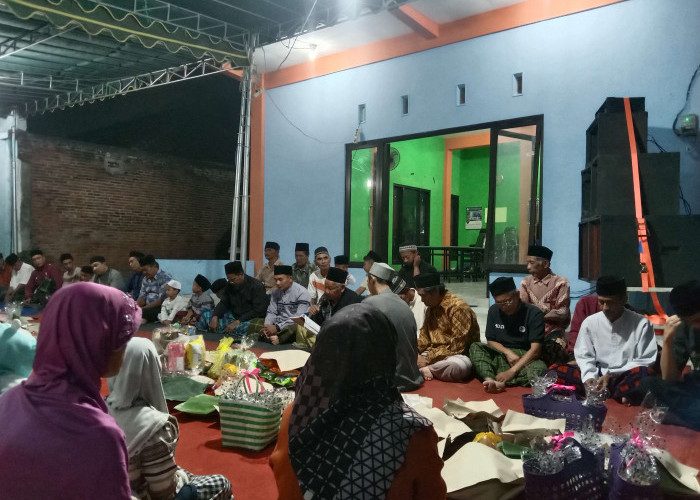 Kemeriahan Maulid Nabi Warga RT 03 Pandanwangi Kota Malang, Warga Saling Berbagi Makanan