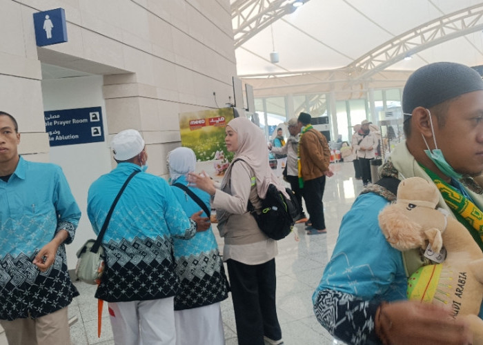 Kemenhaj Ingatkan Jemaah Haji Tak Bawa Air Zamzam dalam Koper: Sudah Disiapkan, Didistribusikan di Tanah Air