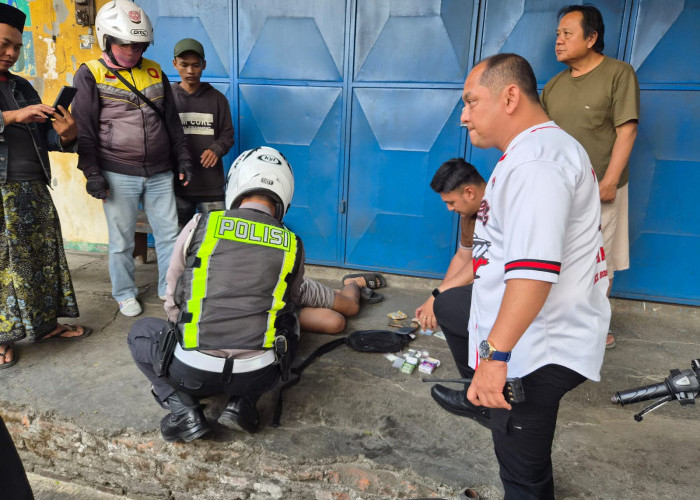 ‎Niat Kabur saat Ditegur Polisi di Kota Batu, Dua Pemuda Gempol Kedapatan Bawa Narkoba   ‎