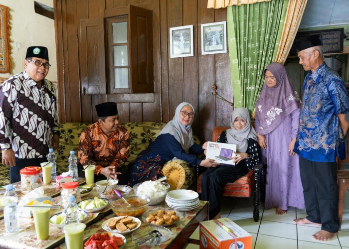UNISMA Sambut Mahasiswa Baru Disabilitas, Pimpinan Kampus Datangi Rumah Windya di Mojokerto