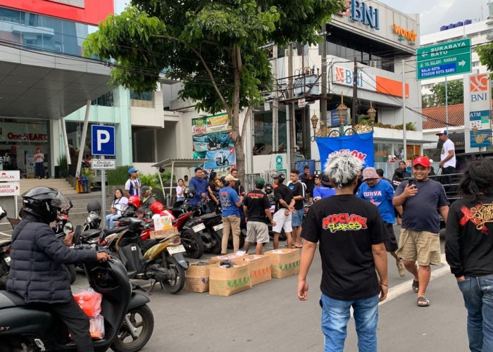 Ngabuburit Penuh Makna, YDSF dan Aremania Gelar Trotoar Kebaikan Vol 3  di Kayutangan Heritage