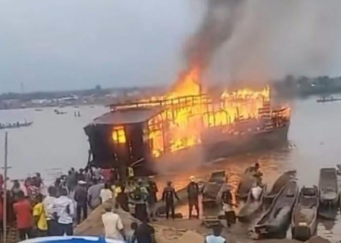 Marah Ramalan 'Kiamat' Meleset, Pengikut 'Nabi Nuh' asal Ghana Bakar Bahtera