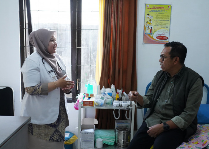 Cak Nur Tegaskan Program Satu Desa Satu Dokter Bukan Sekadar Slogan