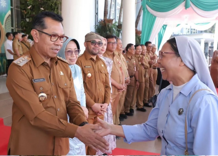 Hari Pertama Kerja, Wali Kota Batu Pimpin Apel Berlanjut Halalbihalal