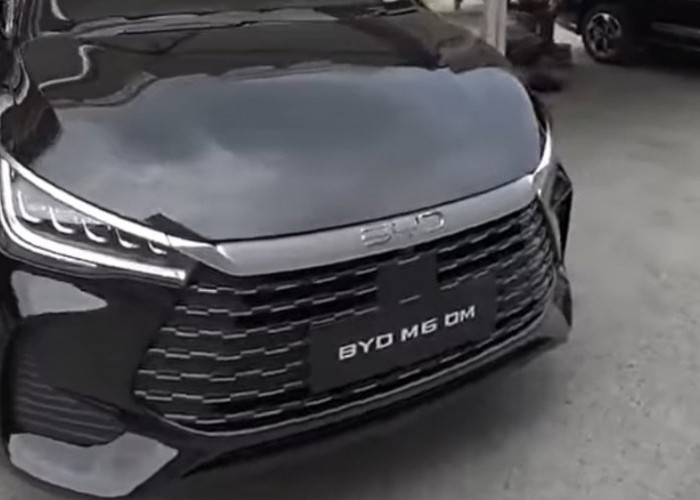 BYD M6 DM Curi Perhatian di GIIAS 2026, Pesanannya Tembus 850 Unit