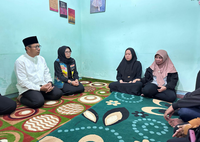 Wali Kota Batu Kunjungi Rumah Almarhum Iwan Kurniawan Korban Laka Truk Rem Blong
