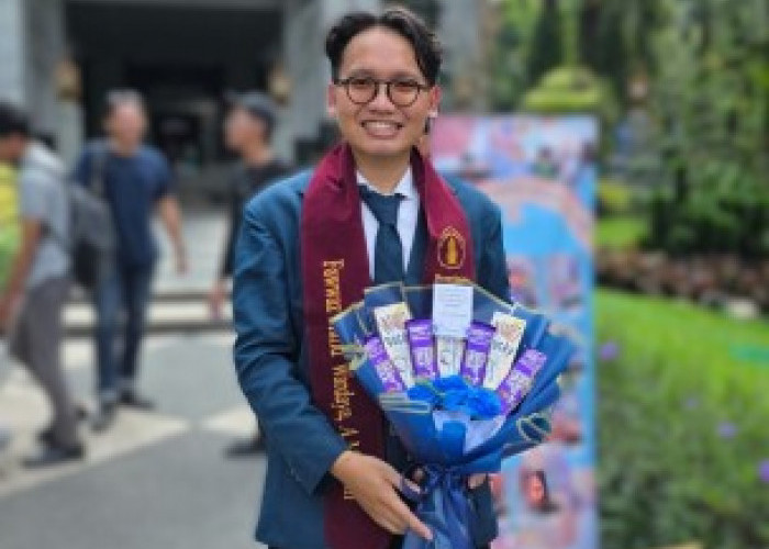 Berbekal Riset Keamanan Siber, Fawwaz Raih Predikat Wisudawan Terbaik Vokasi UB