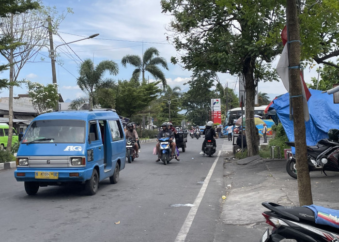 Terminal Arjosari Dipadati Pekerja Luar Kota, Kembali Bekerja usai Habiskan Akhir Pekan di Malang