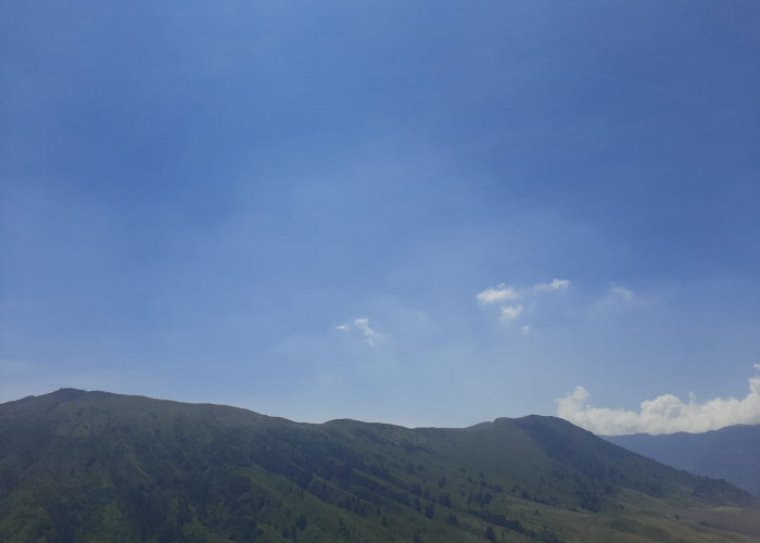 Hari Ini Bromo-Semeru 12-18 Derajat, Arjuno-Welirang Berkabut, Gelombang Malang Selatan 2,6 Meter