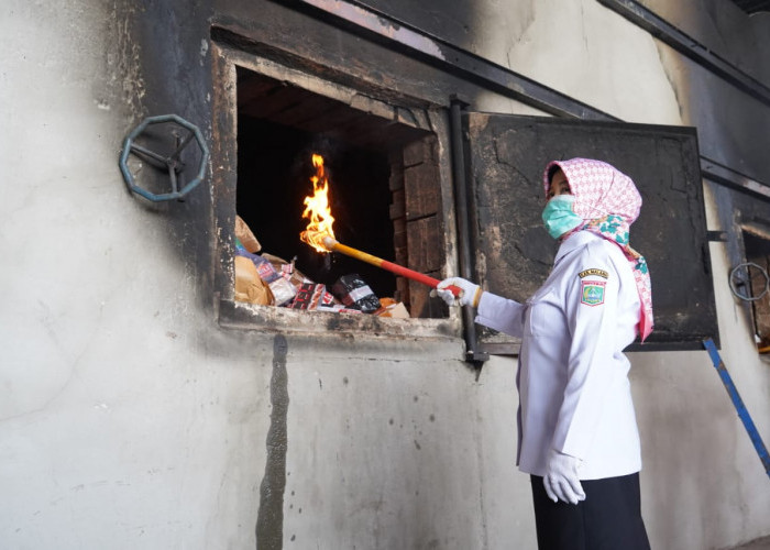 Pemkab Malang dan Bea Cukai Musnahkan Rokok dan Miras Ilegal Senilai Hampir Rp 5 Miliar 