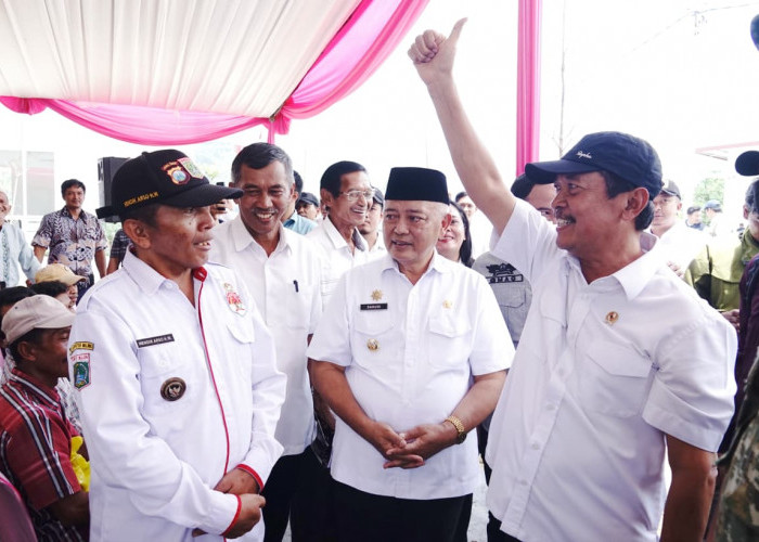 Tinjau Kampung Nelayan Merah Putih, Menteri KKP dan Bupati Malang Pastikan Optimalisasi Sarana Nelayan