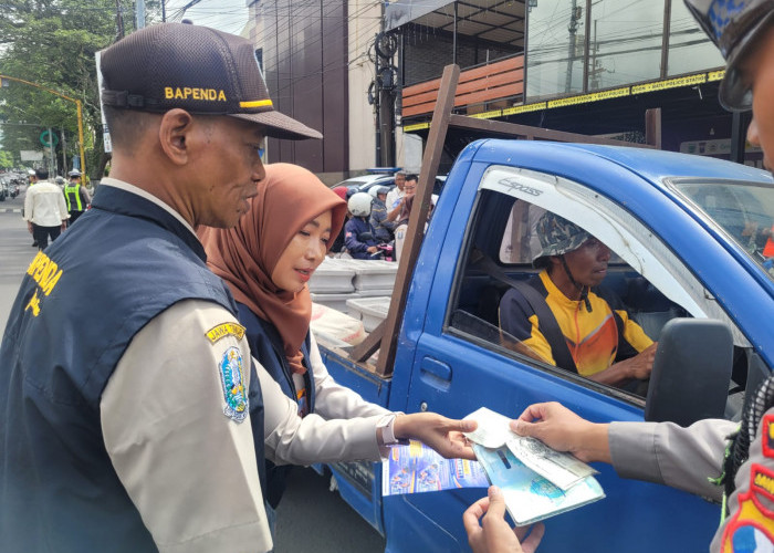Jaring Puluhan Pemotor Nunggak PKB di Depan Batos, Bapenda Kota Batu Sediakan Layanan Bayar di Tempat 