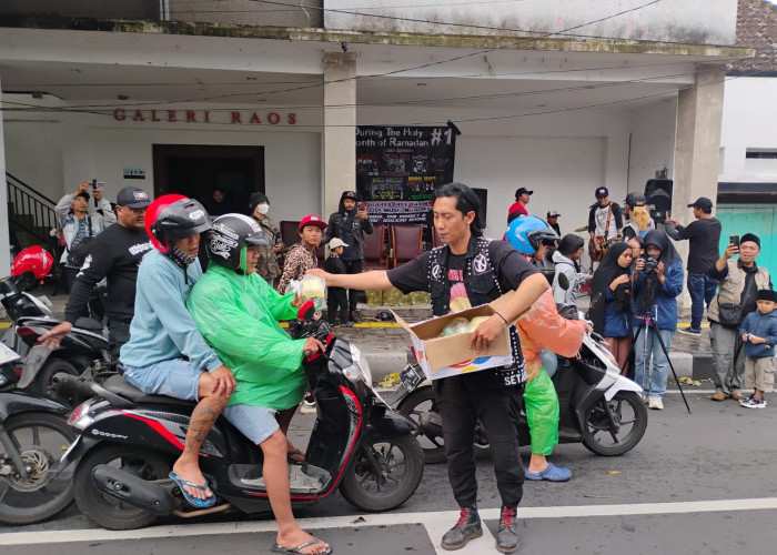 Komunitas Punk Kota Batu Gelar Aksi Sosial, Gandeng Disabilitas, dan Tebar Takjil di Bulan Ramadan