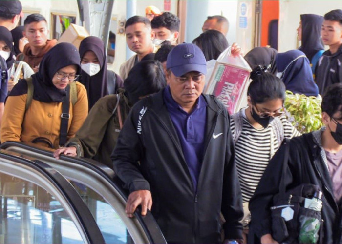 Hampir 300 Ribu Penumpang Mulai Serbu Jakarta, Arus Balik Nataru Capai Puncak Hari Ini
