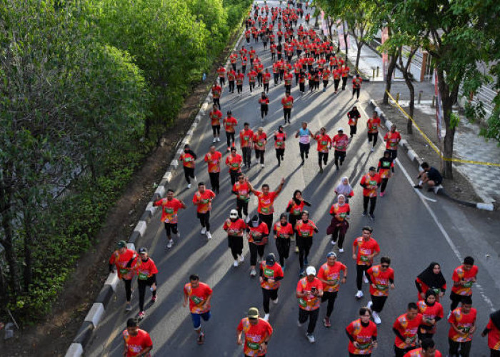 9 Sepatu Lari 5–10 Km Terbaik 2025 untuk Pemula, Nyaman, Ringan, dan Terjangkau