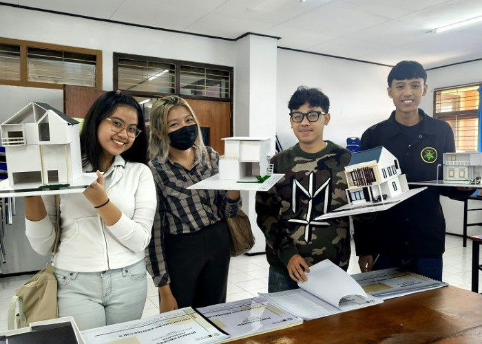 Alumnus ITN Perancang Disain Mie Gacoan Sharing Inspirasi dalam Ajang Nata Karya 4.0 di Kampus ITN Malang