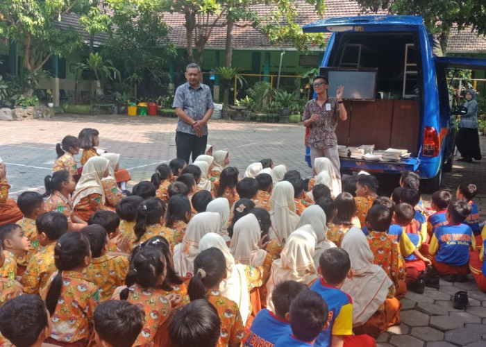 Hari Anak Sedunia, Mobil Perpustakaan Keliling Kota Malang Datangi Tujuh Sekolah 