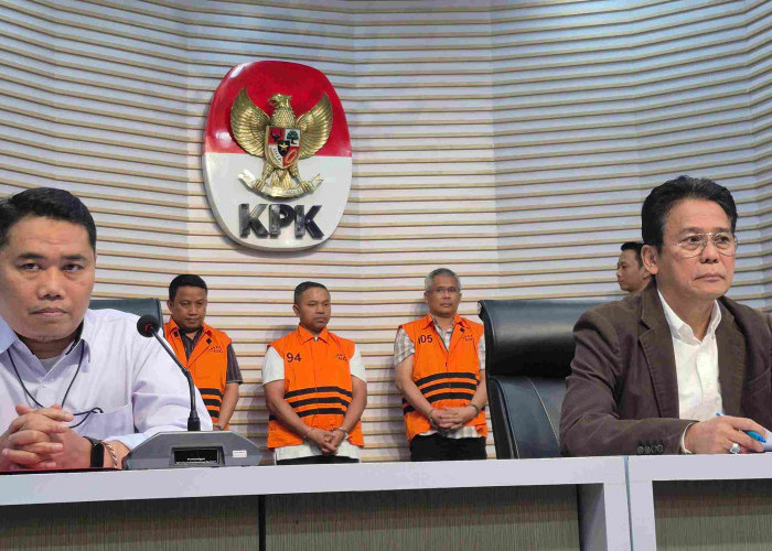 Gubernur Riau Ditangkap karena Minta ‘Jatah Preman’ Rp7 M dari Proyek Jalan