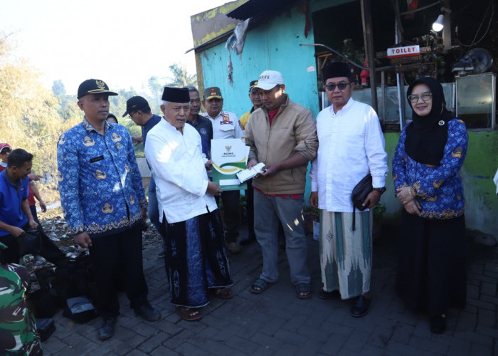 Bupati Malang Tinjau Pasar Sayur Turen Pascakebakaran, Salurkan Bantuan dan Percepat Pemulihan