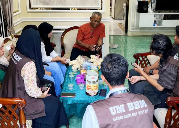 Mahasiswa UM Bawa QRIS hingga Google Maps ke Pelosok Desa, Dorong UMKM Gondanglegi Wetan Naik Kelas Digital