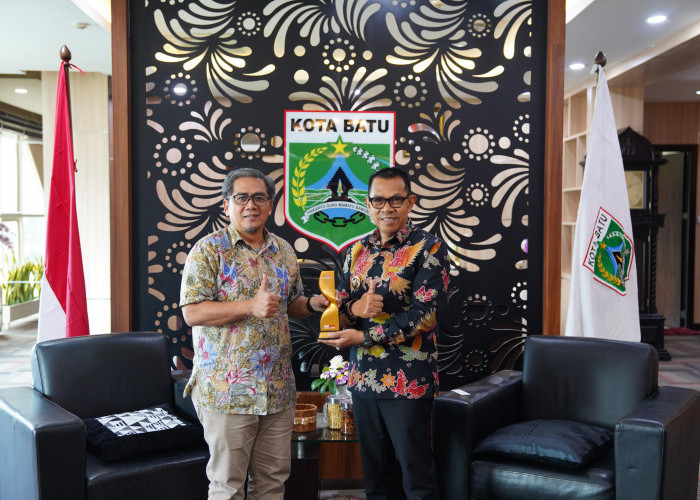 Disway National Network Serahkan Penghargaan kepada Wali Kota Batu sebagai Pendorong Kemajuan Pariwisata