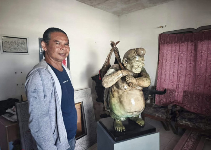 Seniman di Kota Batu Kritik Pemerintah lewat Karya Patung 