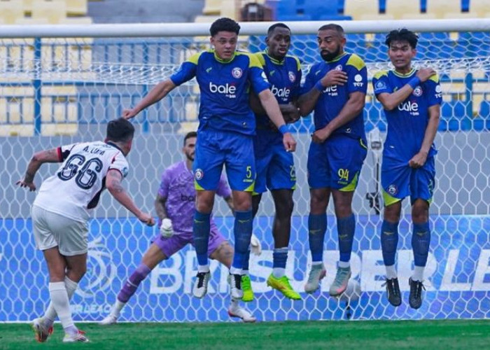Belum Bangkit di Derbi Jatim, Arema FC Kalah Tipis 2-3 dari Persik Kediri